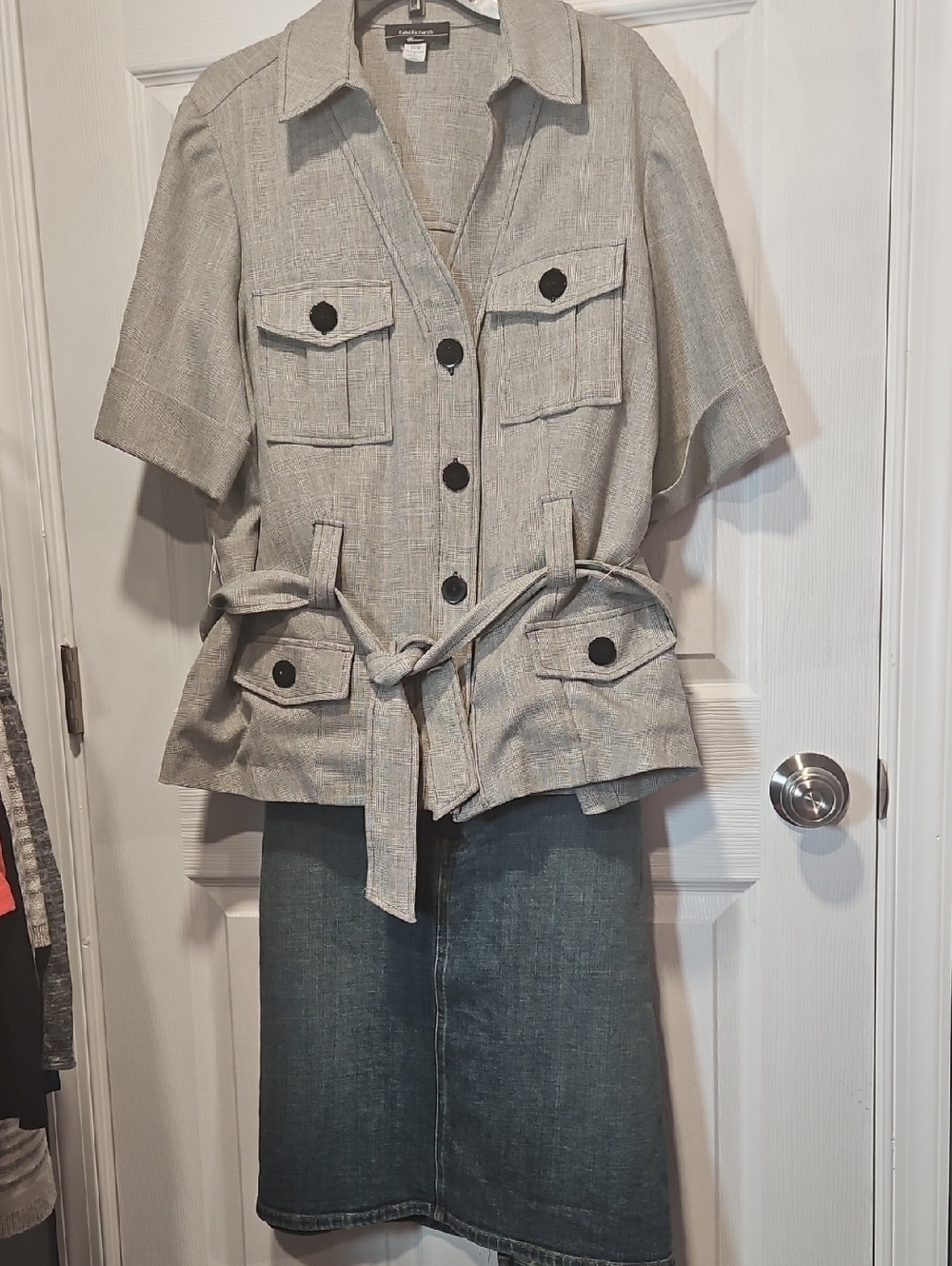 R&M Richards Short-Sleeve Belted Blazer in Light Gray